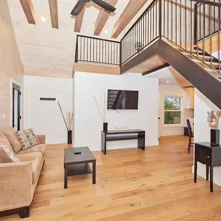 Riverview Executive Home A
